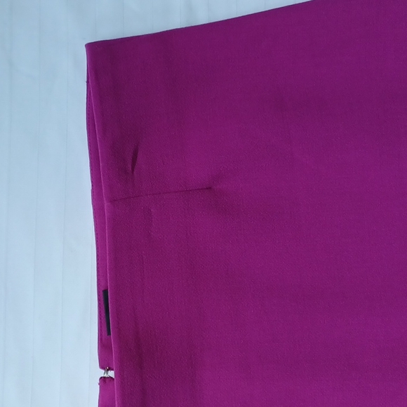 Lord & Taylor Magenta Crepe Pencil Skirt- Sz. 10 - Picture 4 of 9